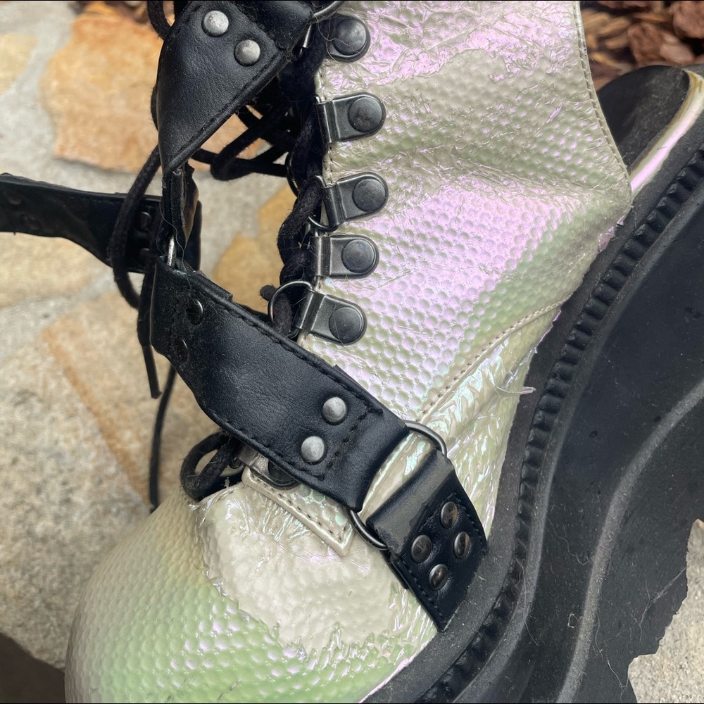 Demonia Shaker 56 iridescent boots - Picture 4 of 4